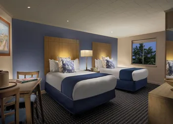 Ocean Street Inn on Hyannis Harbor hotel thumbnail 2