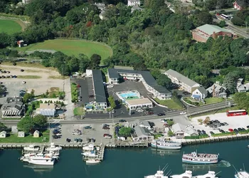 Ocean Street Inn on Hyannis Harbor hotel thumbnail 7