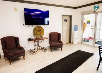 Super 8 by Wyndham Drayton Valley hotel thumbnail 2