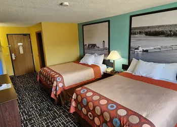 Super 8 by Wyndham Dyersville near Field of Dreams hotel thumbnail 4