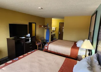 Super 8 by Wyndham Dyersville near Field of Dreams hotel thumbnail 5