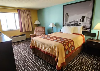 Super 8 by Wyndham Dyersville near Field of Dreams hotel thumbnail 7