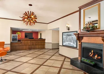Super 8 by Wyndham Clinton/Jackson West hotel thumbnail 2