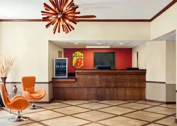 Super 8 by Wyndham Clinton/Jackson West hotel thumbnail 3