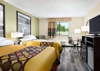 Super 8 by Wyndham Clinton/Jackson West hotel thumbnail 6