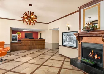 Super 8 by Wyndham Clinton/Jackson West hotel thumbnail 2