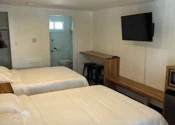 Happy Bear Motel hotel thumbnail 2