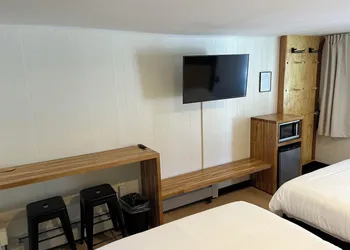 Happy Bear Motel hotel thumbnail 5