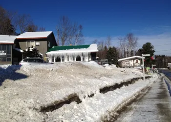 Happy Bear Motel hotel thumbnail 7