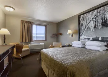 Super 8 by Wyndham Sioux Falls/41st Street hotel thumbnail 3