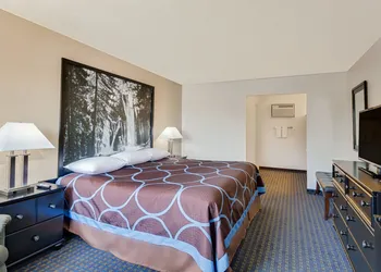 Super 8 by Wyndham Alturas hotel thumbnail 4