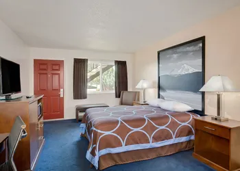 Super 8 by Wyndham Alturas hotel thumbnail 6