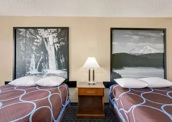Super 8 by Wyndham Alturas hotel thumbnail 8