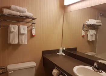 Super 8 by Wyndham Fort Nelson BC hotel thumbnail 5