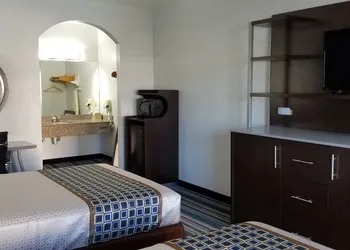 HomeBridge Inn and Suites hotel thumbnail 5