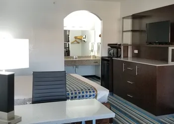 HomeBridge Inn and Suites hotel thumbnail 8