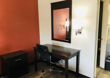 Econo Lodge Near Lackland Air Force Base - SeaWorld hotel thumbnail 5