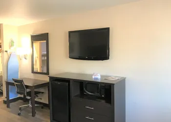 Econo Lodge Near Lackland Air Force Base - SeaWorld hotel thumbnail 6