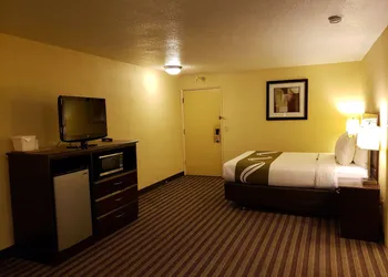 Quality Inn & Suites Vancouver - Hazel Dell hotel thumbnail 8