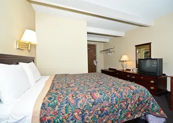 Americas Best Value Inn Phillipsburg hotel thumbnail 6