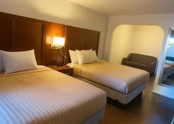 Super 8 by Wyndham Phoenix Downtown hotel thumbnail 3