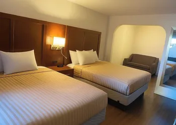 Super 8 by Wyndham Phoenix Downtown hotel thumbnail 6
