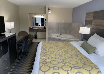 Baymont by Wyndham Cheraw hotel thumbnail 6