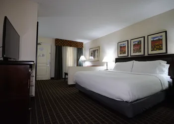 Holiday Inn Hazlet by IHG hotel thumbnail 3