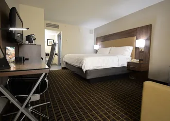 Holiday Inn Hazlet by IHG hotel thumbnail 6
