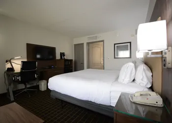 Holiday Inn Hazlet by IHG hotel thumbnail 7