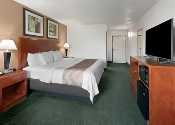 Baymont by Wyndham Jamestown Conference Center & Water Park hotel thumbnail 8