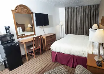 Express Inn & Suites hotel thumbnail 7
