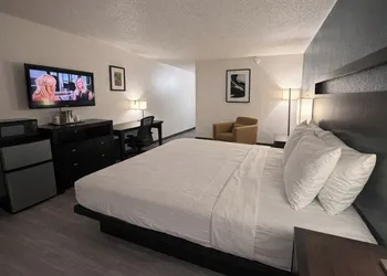 Express Inn & Suites hotel thumbnail 8