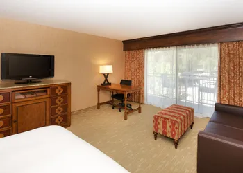 Lake Arrowhead Resort and Spa hotel thumbnail 5