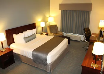 Best Western Rocky Mountain House Inn & Suites hotel thumbnail 6