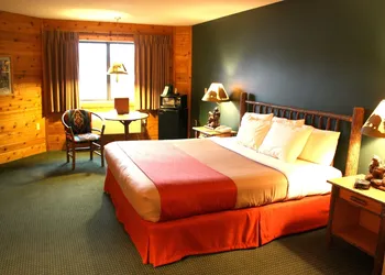 The Lodge at Crooked Lake hotel thumbnail 6