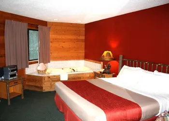 The Lodge at Crooked Lake hotel thumbnail 7