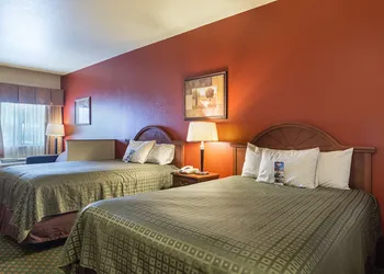 Quality Inn & Suites Victoria South hotel thumbnail 8