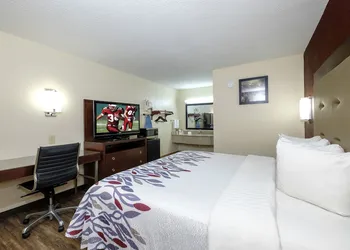 Red Roof Inn Columbus, MS hotel thumbnail 8