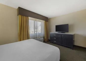 Best Western Plus Country Inn & Suites hotel thumbnail 5