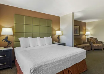 Best Western Plus Country Inn & Suites hotel thumbnail 7