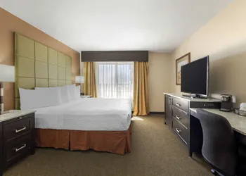 Best Western Plus Country Inn & Suites hotel thumbnail 8