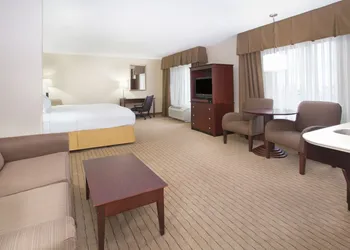 Holiday Inn Express & Suites Minot by IHG hotel thumbnail 3
