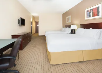 Holiday Inn Express & Suites Minot by IHG hotel thumbnail 5