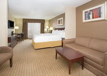 Holiday Inn Express & Suites Minot by IHG hotel thumbnail 6