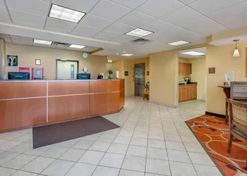 Econo Lodge Inn & Suites Des Moines Fairgrounds Area hotel thumbnail 2