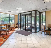 Econo Lodge Inn & Suites Des Moines Fairgrounds Area hotel detail image 3