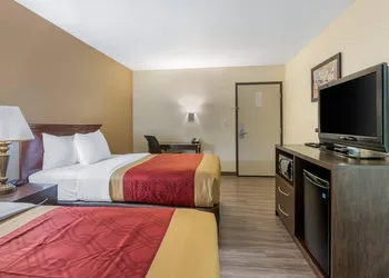 Econo Lodge Inn & Suites Des Moines Fairgrounds Area hotel thumbnail 7