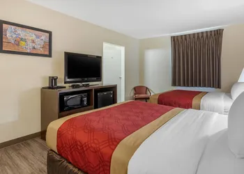 Econo Lodge Inn & Suites Des Moines Fairgrounds Area hotel thumbnail 8