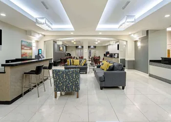 La Quinta Inn & Suites by Wyndham Mercedes Outlet Mall hotel thumbnail 5